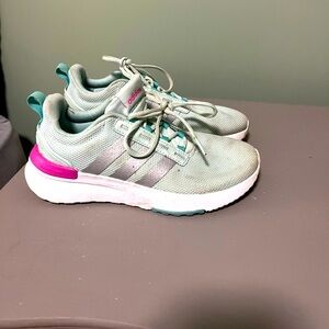 Adidas girls sneaker size 4